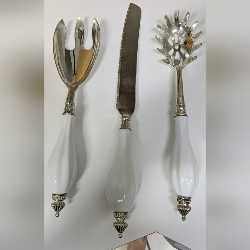 Elegant Silver and White Cutlery Set